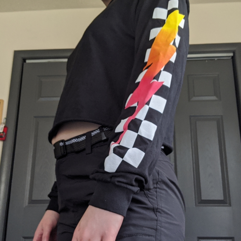 Long sleeve, checkered lightning, cropped tee